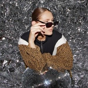 Meet your Posher, Dana